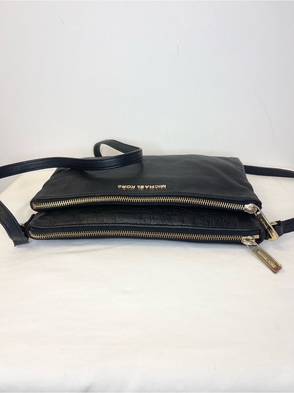 Michael Kors Leather Trisha Triple Compartment Crossbody Gold Hardware EUC - Picture 6 of 16